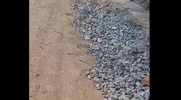 “Isso é serviço?” Morador grava obra mal feita em Balneário Piçarras e vídeo revolta moradores nas redes