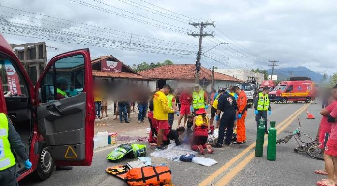 Ciclista morre após ser atropelado por caminhão na SC-410 em Tijucas