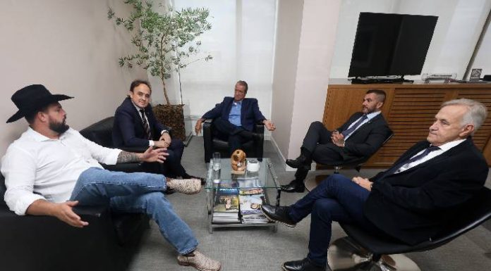 Deputados liberam emendas para consultório móvel e R$ 200 mil para CTG de Piçarras