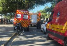 Turista se afoga em praia de Penha e é salvo após parada cardíaca