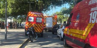 Turista se afoga em praia de Penha e é salvo após parada cardíaca