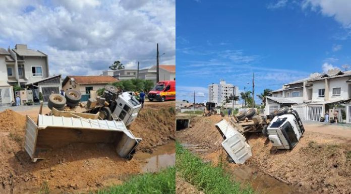 CAMINHÃO DA PREFEITURA CAPOTA E CAI EM VALA NO CENTRO DE CANELINHA