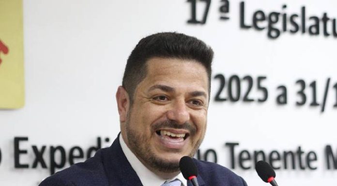 Prefeito Luizinho se apressa para se posicionar diante da denúncia de suposto esquema de rachadinha na Câmara de Penha