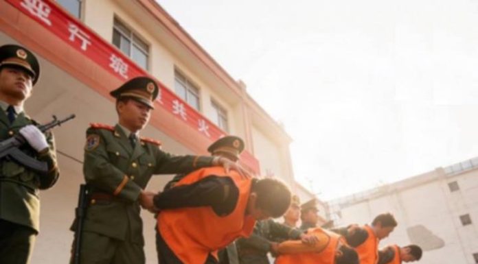 China executa pedófilos e envia recado para o mundo: tolerância zero com crimes contra criança