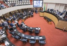 TROCA-TROCA NA ALESC! Janela partidária mantém PL dispara com maior bancada
