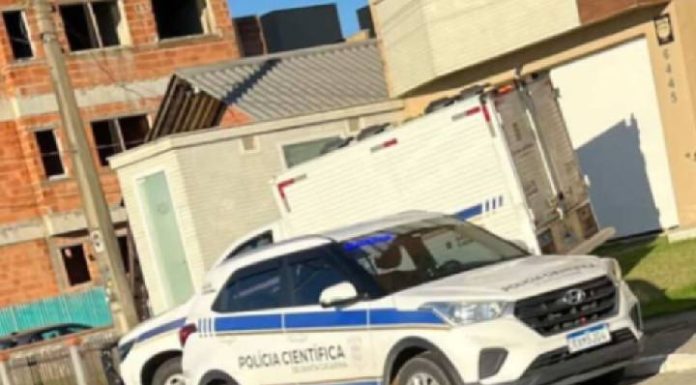 MADRUGADA DE TERROR: mulher é morta e homem fica gravemente ferido dentro de apartamento em Navegantes