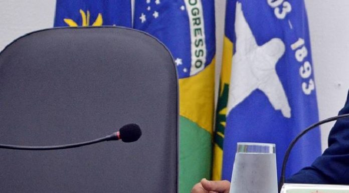 Deputado quer acabar com salário de vereadores em cidades pequenas