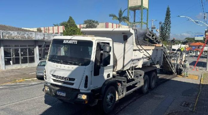 Empresa Baltt inicia recuperação asfáltica da Avenida Nereu Ramos em Penha
