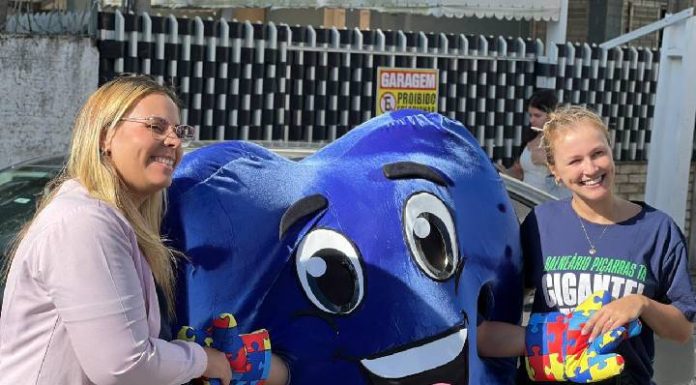 Espaço Azul na Praia promove conscientização sobre o autismo em Balneário Piçarras