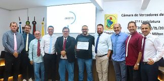 Empresário ‘Misso’ é homenageado por vereadores de Penha e ganha moção de aplausos