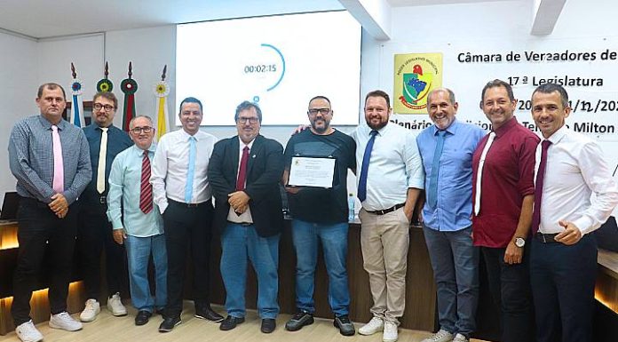 Empresário ‘Misso’ é homenageado por vereadores de Penha e ganha moção de aplausos