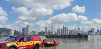 Corpo é encontrado boiando com braços amarrados no Rio Itajaí-Açu