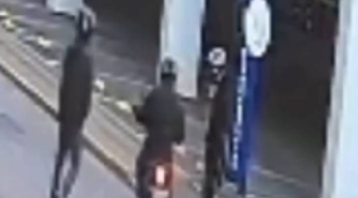 Idoso tem arma apontada na cabeça e perde moto em assalto violento em Itapema