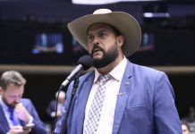 Zé Trovão quer educação bilíngue de surdos na Constituição Federal