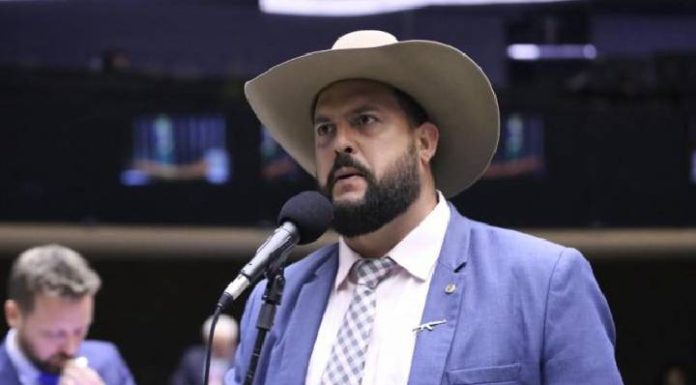 Zé Trovão quer educação bilíngue de surdos na Constituição Federal