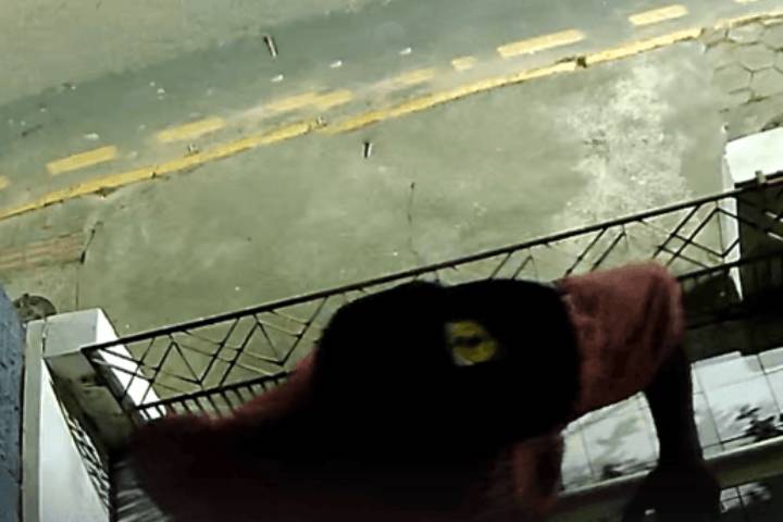 PERTINHO DO FIJI Ladrão invade apartamento pela sacada e foge com bicicleta elétrica em Piçarras