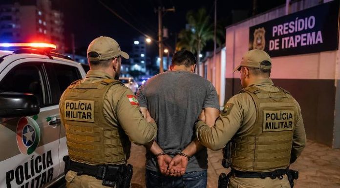CONFUSÃO ENTRE CASAL TERMINA COM PRISÃO DE FORAGIDO EM ITAPEMA