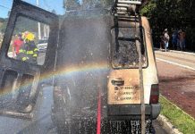 VEÍCULO PEGA FOGO E É DESTRUÍDO EM CAMBORIÚ
