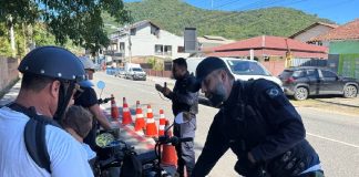 SETRANPEN intensifica blitzes educativas e reforça início da fiscalização de ciclomotores e veículos autopropelidos em Penha