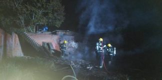Incêndio destrói casa abandonada em Penha