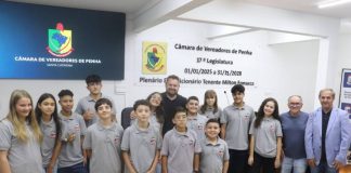 Câmara de Penha empossa vereadores mirins para o exercício de 2026