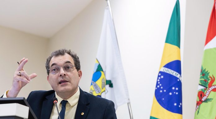 TÁ NA PAUTA Vereador de Itapema, Yagan Dadam propõe IPTU participativo na sessão de hoje