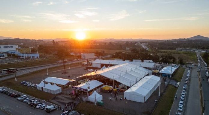 LÁ VEM O GASTO! Balneário Piçarras confirma data do Piçarraiá 2026 com novidade de quatro dias de festa