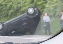 Carro capota na BR-101 perto do Postal Graal em Piçarras
