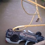 Carro cai em rio e motorista é socorrido em estado grave em Luiz Alves