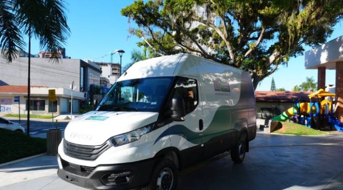Educação de Balneário Piçarras amplia frota com novo veículo para transporte de merenda escolar
