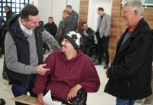 Deputado Jorge Goetten participa da entrega de 400 cadeiras motorizadas para SC