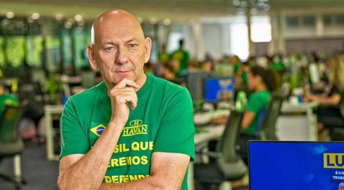 “VÉIO DA HAVAN” fica “puto” e reage diante do fim da taxação das blusinhas da Shein