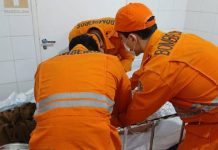 Idoso fica com anel preso no pênis e bombeiros levam duas horas para fazer remoção