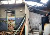 Fogo começa perto de fogão a lenha e destrói parte de casa em São João Batista