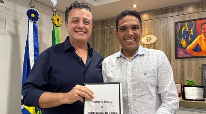 Vice assume Prefeitura de Balneário Piçarras após prisão de Tiago Baltt