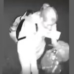 Mulher invade casa em Piçarras e foge com bicicleta após ser flagrada por câmeras