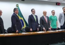 Deputado Carlos Chiodini homenageia vítimas da Chapecoense em sessão solene na Câmara dos Deputados