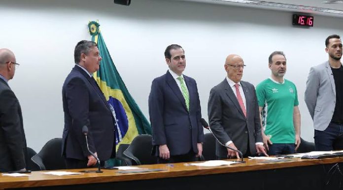 Deputado Carlos Chiodini homenageia vítimas da Chapecoense em sessão solene na Câmara dos Deputados
