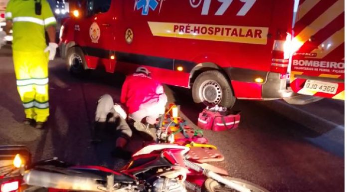 ACIDENTE NA BR-101 DEIXA DOIS MOTOCICLISTAS FERIDOS EM PENHA
