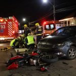 Colisão entre carro e moto deixa irmãos feridos na Transbeto, em Penha