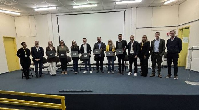 AVEVI participa da Semana Acadêmica da Uniasselvi e promove diálogo entre vereadores e universitários