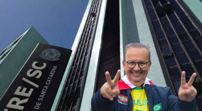 FRAUDE Justiça barra divulgação de pesquisa para governador de SC com votos até do Maranhão