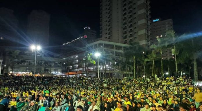 Prefeito Xepa acerta e torcida lota Praça da Paz em Itapema para ver o Brasil na Copa do Mundo