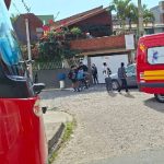 Motorista com suspeita de AVC se envolve em acidente entre dois carros em Penha