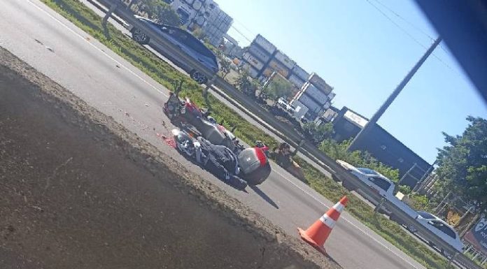 Motociclista morre com crânio esmagado em grave acidente na BR-101 em Itajaí