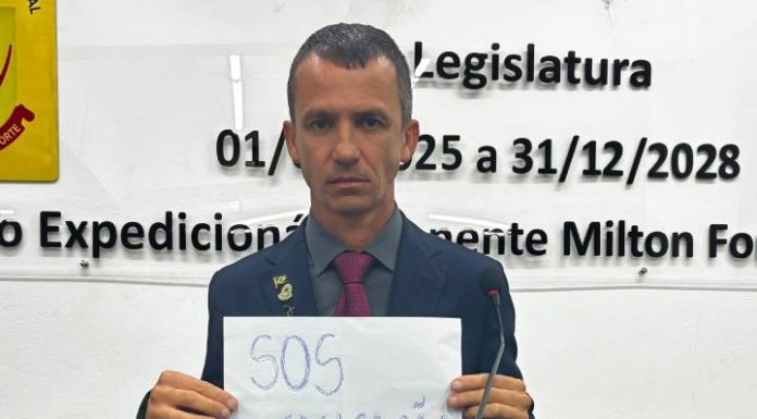 Vereador cobra medidas para a Educação de Penha e defende atualização do Plano de Carreira