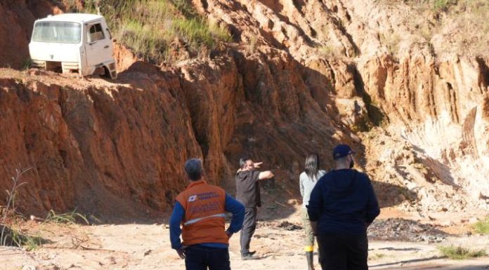 Defesa Civil de Balneário Piçarras atua para solucionar área de risco que se arrasta há décadas no Morro Alto