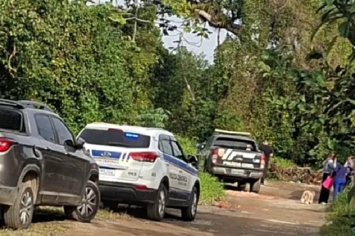 Homem é encontrado morto com marcas de tiros e corte profundo no pescoço em Navegantes