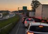 TRAGÉDIA NA BR-101: Atropelamento com morte provoca bloqueio e longa fila no sentido Norte