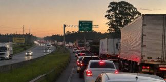 TRAGÉDIA NA BR-101: Atropelamento com morte provoca bloqueio e longa fila no sentido Norte